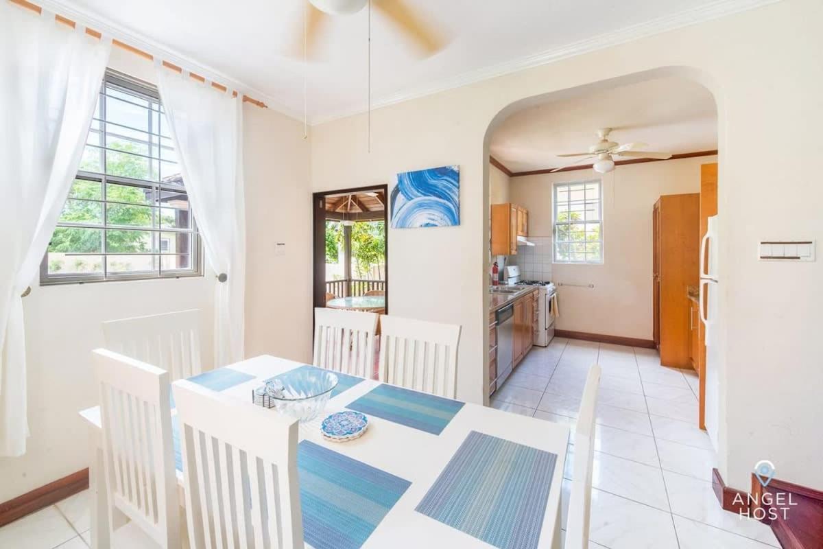 2-Story Townhome With Private Pool, Ideal For Group! Christ Church Buitenkant foto