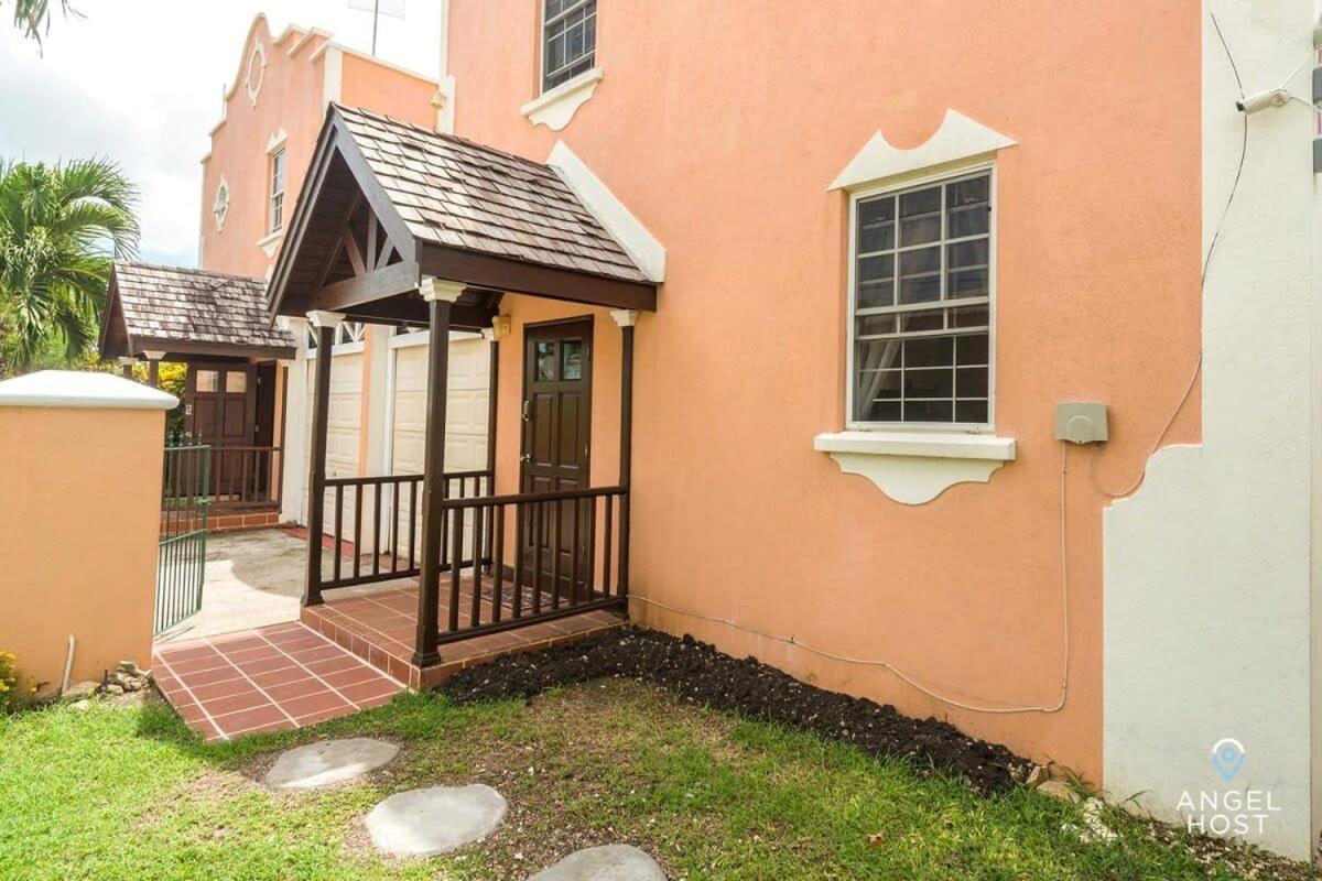 2-Story Townhome With Private Pool, Ideal For Group! Christ Church Buitenkant foto