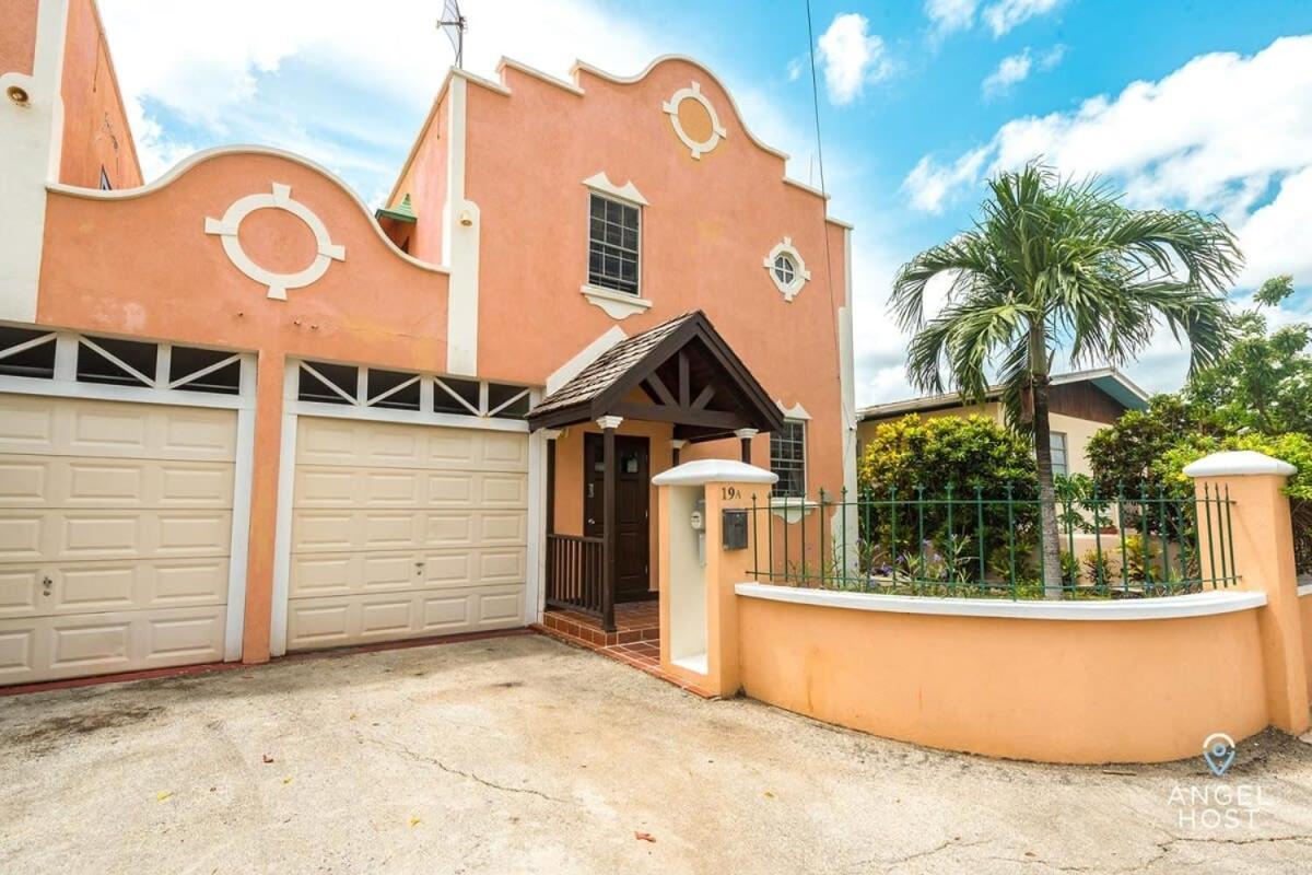 2-Story Townhome With Private Pool, Ideal For Group! Christ Church Buitenkant foto