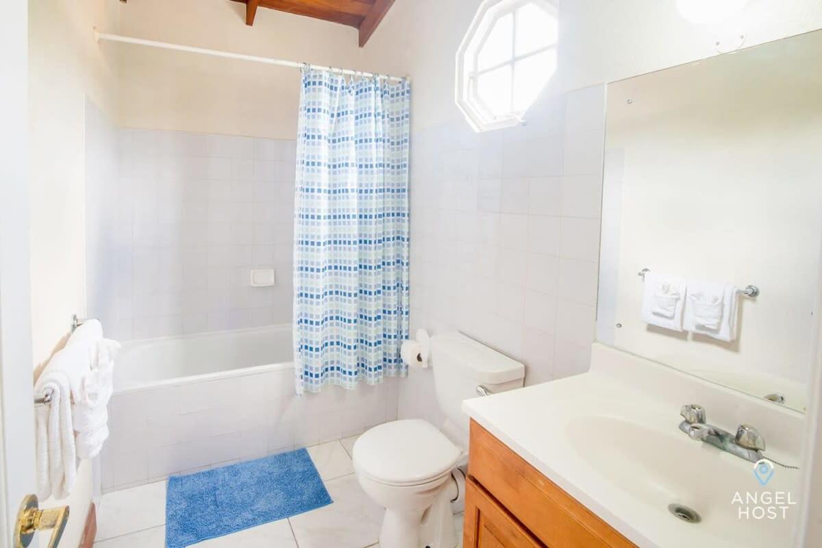 2-Story Townhome With Private Pool, Ideal For Group! Christ Church Buitenkant foto
