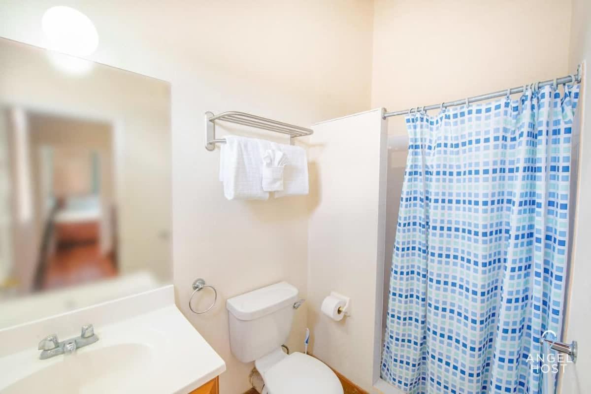 2-Story Townhome With Private Pool, Ideal For Group! Christ Church Buitenkant foto