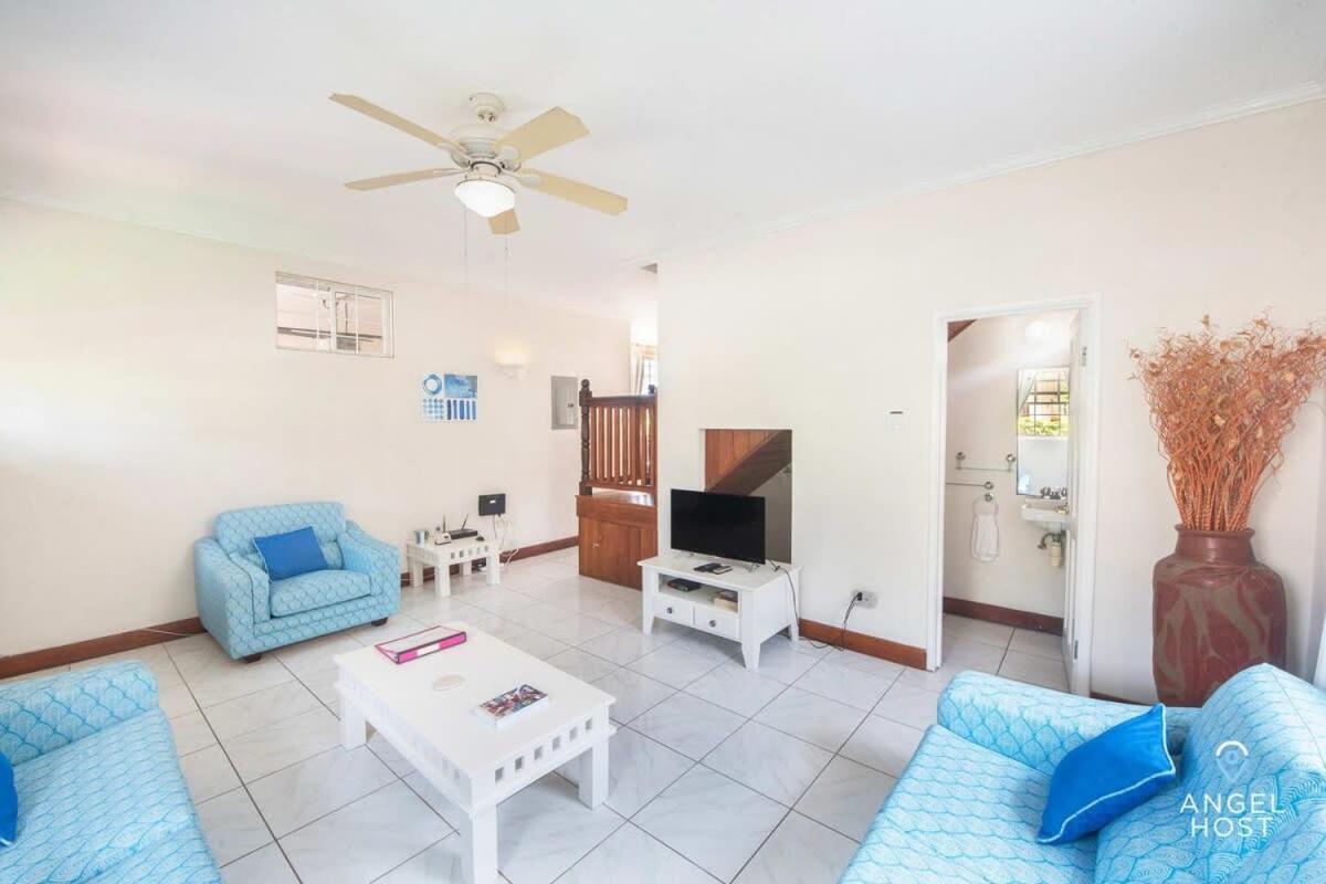 2-Story Townhome With Private Pool, Ideal For Group! Christ Church Buitenkant foto
